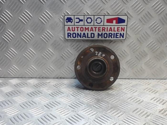 Begagnade Framhjulsnav Seat Altea (5P1) 2.0 TDI 16V Pris € 45,00 Marginaltabell erbjuds av Automaterialen Ronald Morien B.V.