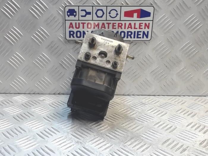 Usagé Pompe ABS Alfa Romeo 145 (930A) 1.4 Twin Spark 16V Prix € 95,00 Règlement à la marge proposé par Automaterialen Ronald Morien B.V.