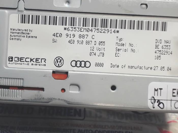 Navigation module from a Audi A8 (D3) 3.0 TDI V6 24V Quattro 2004