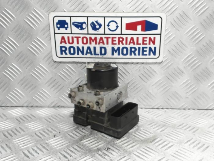 Usagé Pompe ABS Ford Focus 2 Wagon 1.8 TDCi 16V Prix € 29,00 Règlement à la marge proposé par Automaterialen Ronald Morien B.V.