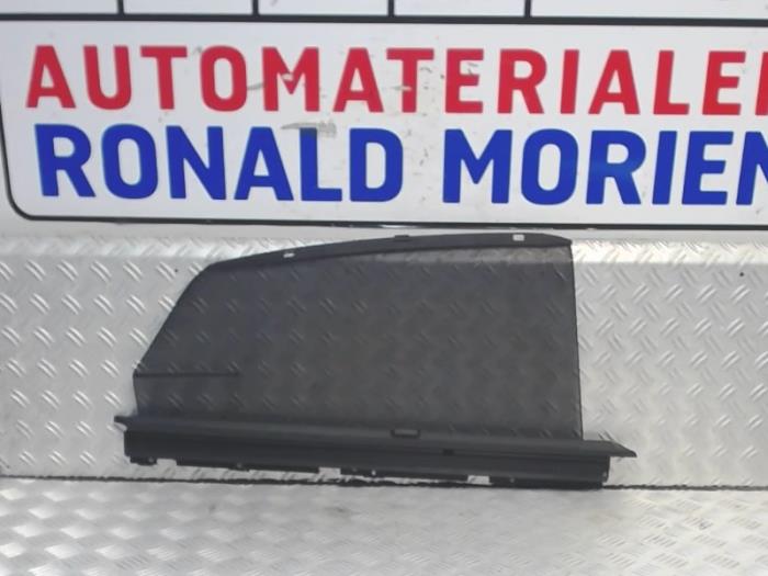 Używane Roleta prawa Audi A8 (D3) 3.0 TDI V6 24V Quattro Cena € 65,00 Procedura marży oferowane przez Automaterialen Ronald Morien B.V.