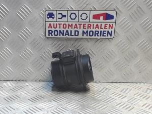 Używane Czujnik masy powietrza Opel Movano Cena € 13,70 Procedura marży oferowane przez Automaterialen Ronald Morien B.V.