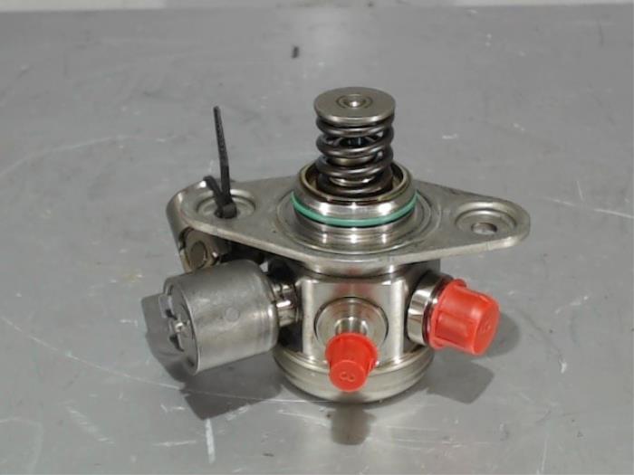 Begagnade Högtryckspump Mercedes A (W176) 2.0 A-250 Turbo 16V Pris € 75,00 Marginaltabell erbjuds av Automaterialen Ronald Morien B.V.