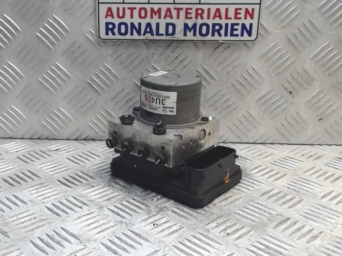 ABS pump from a Kia Sportage (SL) 1.6 GDI 16V 4x2 2015