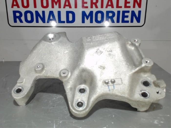 Usagé Support moteur Opel Vivaro B Combi 1.6 CDTI 115 Prix € 20,00 Règlement à la marge proposé par Automaterialen Ronald Morien B.V.