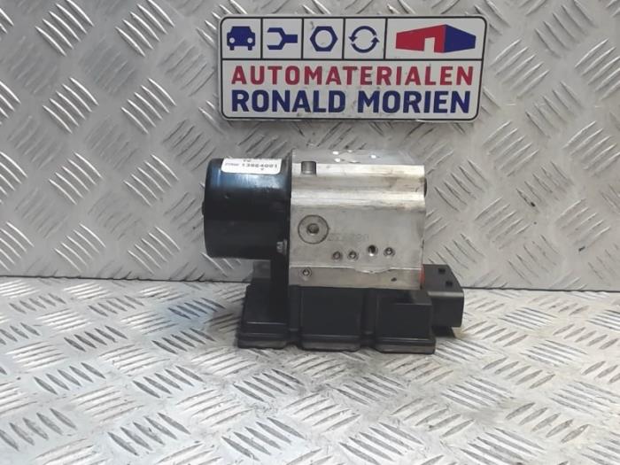 Używane Pompa ABS Opel Vectra C 2.2 DTI 16V Cena € 40,00 Procedura marży oferowane przez Automaterialen Ronald Morien B.V.