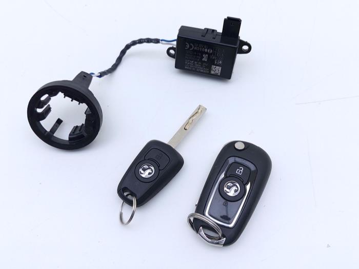 Używane Modul immobilizera Opel Astra K 1.6 CDTI 136 16V Cena € 25,00 Procedura marży oferowane przez Automaterialen Ronald Morien B.V.