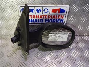 Used Wing mirror, right Renault Clio II (BB/CB) 1.4 16V Price € 30,00 Margin scheme offered by Automaterialen Ronald Morien B.V.