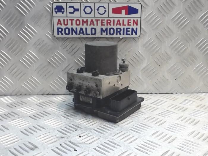 Gebrauchte ABS Pumpe Audi A4 (B7) 1.9 TDI Preis € 75,00 Margenregelung angeboten von Automaterialen Ronald Morien B.V.
