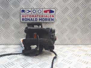 Usagé Etrier de frein (pince) arrière droit BMW 3 serie Touring (F31) 320d 2.0 16V EfficientDynamicsEdition Prix € 49,00 Règlement à la marge proposé par Automaterialen Ronald Morien B.V.