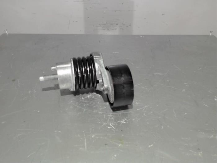 Nuevos Tensor correa múltiple Renault Scénic IV (RFAJ) 1.2 TCE 115 16V Precio € 25,00 IVA incluido ofrecido por Automaterialen Ronald Morien B.V.
