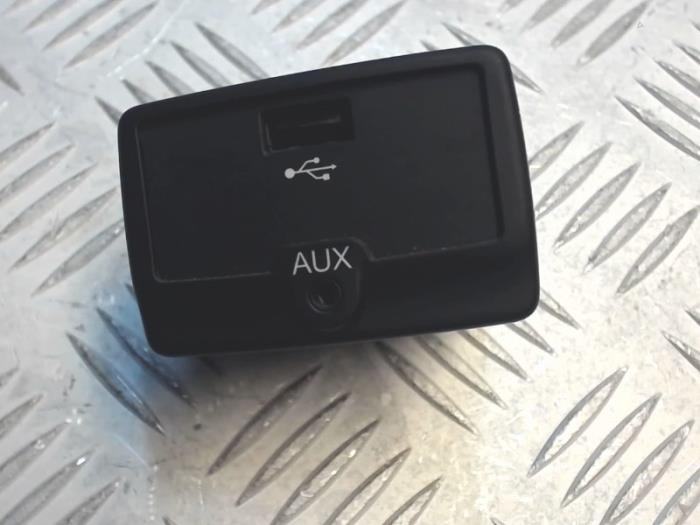 AUX / USB connection from a Iveco Daily 2016