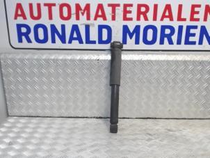 Usados Amortiguador derecha detrás Iveco Daily Precio € 39,00 Norma de margen ofrecido por Automaterialen Ronald Morien B.V.