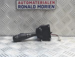 Używane Przelacznik kierunkowskazu Renault Captur (2R) Cena € 45,00 Procedura marży oferowane przez Automaterialen Ronald Morien B.V.