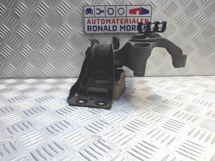 Used Engine mount Renault Captur I (2R) 1.5 Energy dCi 90 FAP Price € 75,00 Margin scheme offered by Automaterialen Ronald Morien B.V.