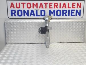 Usagé Mécanique vitre 4portes arrière droite Renault Captur (2R) Prix € 85,00 Règlement à la marge proposé par Automaterialen Ronald Morien B.V.