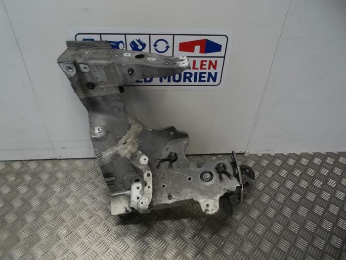 Metal cutting part left front from a Volkswagen Caddy III (2KA,2KH,2CA,2CH)  2008