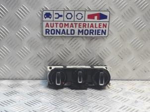 Usagé Panneau de commandes chauffage Volkswagen Polo V (6R) 1.4 16V Prix € 45,00 Règlement à la marge proposé par Automaterialen Ronald Morien B.V.
