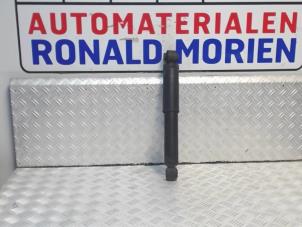 Gebrauchte Stoßdämpfer rechts hinten Renault Master IV (FV) 2.3 dCi 110 16V FWD Preis € 30,00 Margenregelung angeboten von Automaterialen Ronald Morien B.V.