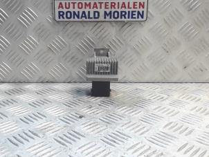Used Glow plug relay Nissan NV 400 (M9J) Price € 25,00 Margin scheme offered by Automaterialen Ronald Morien B.V.