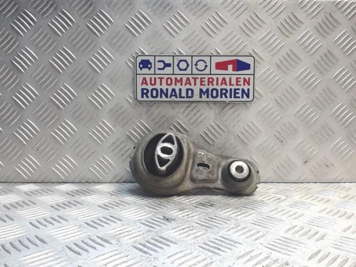 Used Engine mount Nissan NV 400 (M9J) Price € 15,00 Margin scheme offered by Automaterialen Ronald Morien B.V.