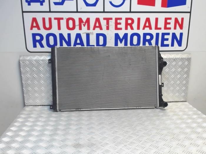Usagé Radiateur Volkswagen Scirocco (137/13AD) 1.4 TSI BlueMotion Technology 125 16V Prix € 35,00 Règlement à la marge proposé par Automaterialen Ronald Morien B.V.