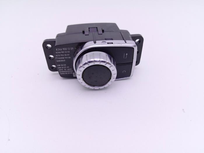 Usagé Panneau de commandes navigation Mercedes A (W176) 2.2 A-200 CDI, A-200d 16V 4-Matic Prix € 25,00 Règlement à la marge proposé par Automaterialen Ronald Morien B.V.