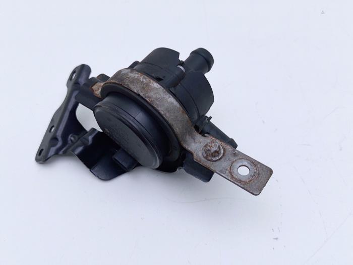 Begagnade Extra vattenpump Mercedes A (W176) 2.2 A-200 CDI, A-200d 16V 4-Matic Pris € 24,95 Marginaltabell erbjuds av Automaterialen Ronald Morien B.V.