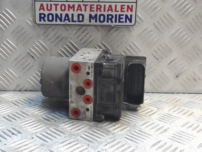 Begagnade ABS-pump Ford Mondeo III 2.0 16V Pris € 25,00 Marginaltabell erbjuds av Automaterialen Ronald Morien B.V.