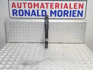 Usagé Amortisseur arrière droit Opel Zafira Prix € 35,00 Règlement à la marge proposé par Automaterialen Ronald Morien B.V.