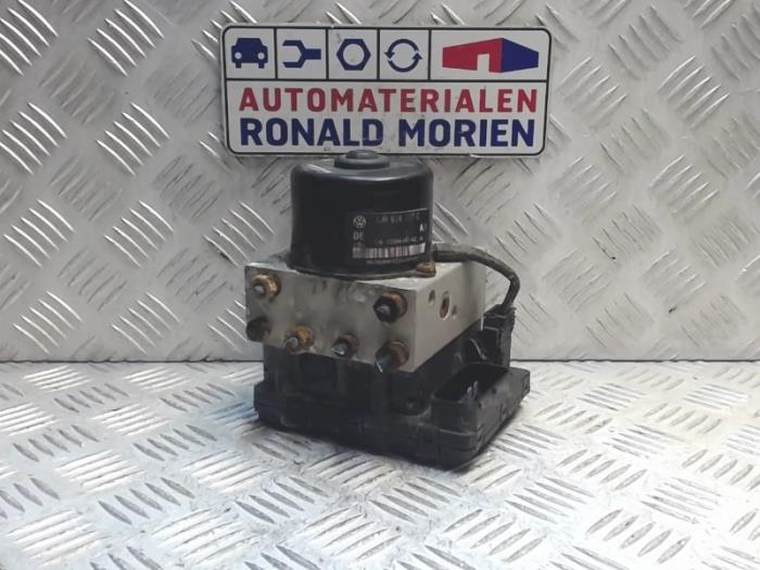 Usagé Bloc ABS Seat Cordoba Vario (6K5) 1.6i Prix € 50,00 Règlement à la marge proposé par Automaterialen Ronald Morien B.V.