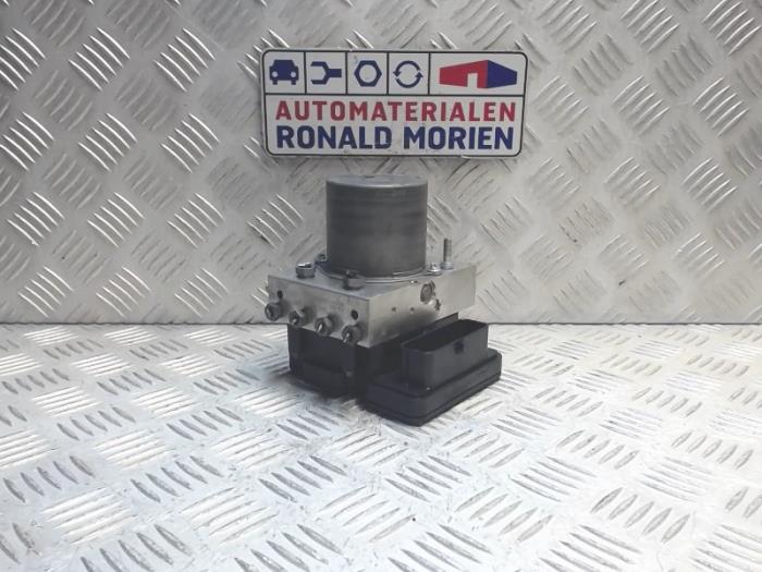 Usagé Bloc ABS Mercedes Sprinter 4,6t (906.65) 419 CDI V6 24V Prix € 495,00 Règlement à la marge proposé par Automaterialen Ronald Morien B.V.