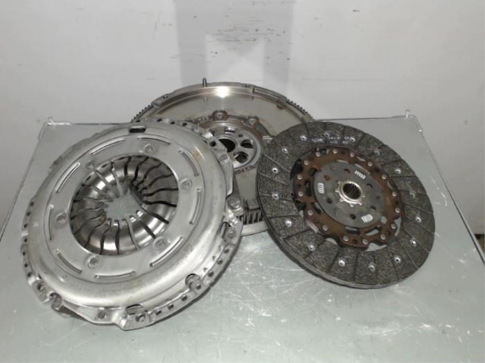 Clutch kit (complete) from a Volkswagen Tiguan (AD1) 1.4 TSI 16V 2016