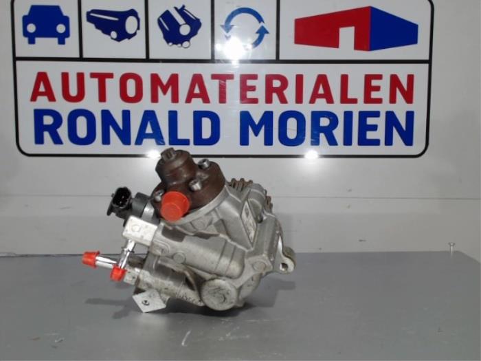 Diesel pump from a Ford Mondeo V 1.5 TDCi 2015
