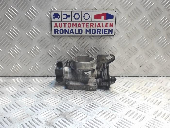 Usagé Boitier papillon Ford Puma 1.7 16V Prix € 55,00 Règlement à la marge proposé par Automaterialen Ronald Morien B.V.
