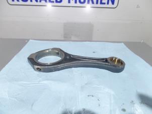 Used Connecting rod Mercedes Sprinter 4,6t (906.65) 419 CDI V6 24V Price € 75,00 Margin scheme offered by Automaterialen Ronald Morien B.V.