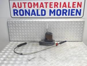 Used Gear stick Peugeot 407 SW (6E) 2.0 HDiF 16V Price € 55,00 Margin scheme offered by Automaterialen Ronald Morien B.V.