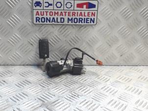 Usados Cerradura de contacto y llave Peugeot 407 SW (6E) 2.0 HDiF 16V Precio € 35,00 Norma de margen ofrecido por Automaterialen Ronald Morien B.V.