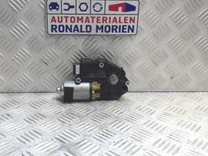 Usados Motor de techo deslizante Peugeot 407 SW (6E) 2.0 HDiF 16V Precio € 55,00 Norma de margen ofrecido por Automaterialen Ronald Morien B.V.