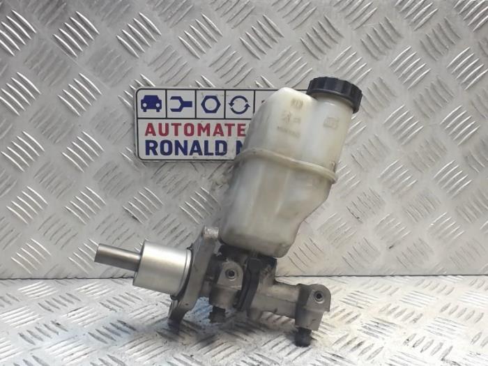 Master cylinder from a Peugeot 407 SW (6E) 2.0 HDiF 16V 2007