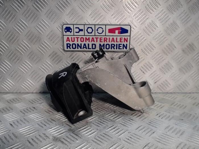 Usagé Support moteur Dacia Logan MCV II/III/Sandero Wagon 1.0 Sce 12V Prix € 25,00 Règlement à la marge proposé par Automaterialen Ronald Morien B.V.
