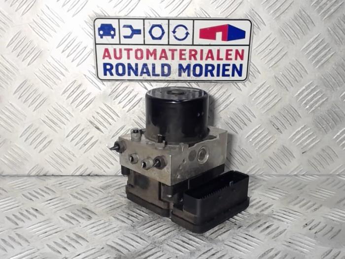 Gebrauchte ABS Pumpe Ford Focus 3 1.6 TDCi Preis € 49,00 Margenregelung angeboten von Automaterialen Ronald Morien B.V.