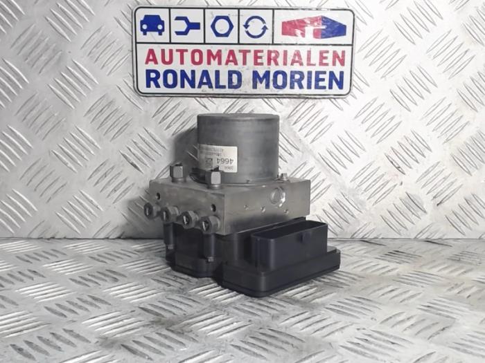Usagé Bloc ABS Opel Astra K 1.4 Turbo 16V Prix € 350,00 Règlement à la marge proposé par Automaterialen Ronald Morien B.V.