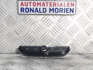 Usados Panel de control de radio Opel Astra Precio € 15,00 Norma de margen ofrecido por Automaterialen Ronald Morien B.V.