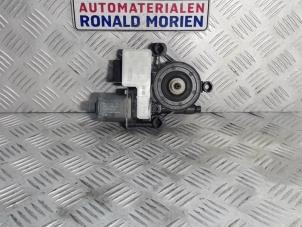 Usados Motor de ventanilla de puerta Volkswagen Touran (5T1) 1.6 TDI SCR BlueMotion Technology Precio € 19,00 Norma de margen ofrecido por Automaterialen Ronald Morien B.V.