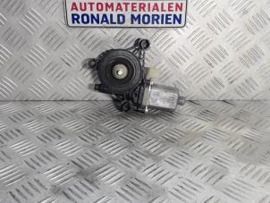 Usados Motor de ventanilla de puerta Volkswagen Touran (5T1) 1.6 TDI SCR BlueMotion Technology Precio € 10,00 Norma de margen ofrecido por Automaterialen Ronald Morien B.V.