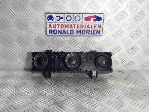 Usados Panel de control de calefacción Volkswagen Crafter 2.5 TDI 30/32/35/46/50 Precio € 145,00 Norma de margen ofrecido por Automaterialen Ronald Morien B.V.