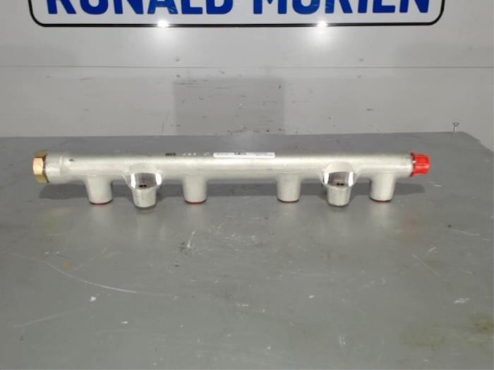Gebrauchte Kraftstoffverteiler Volkswagen Golf VII (AUA) 1.5 TSI Evo BMT 16V Preis € 64,98 Mit Mehrwertsteuer angeboten von Automaterialen Ronald Morien B.V.