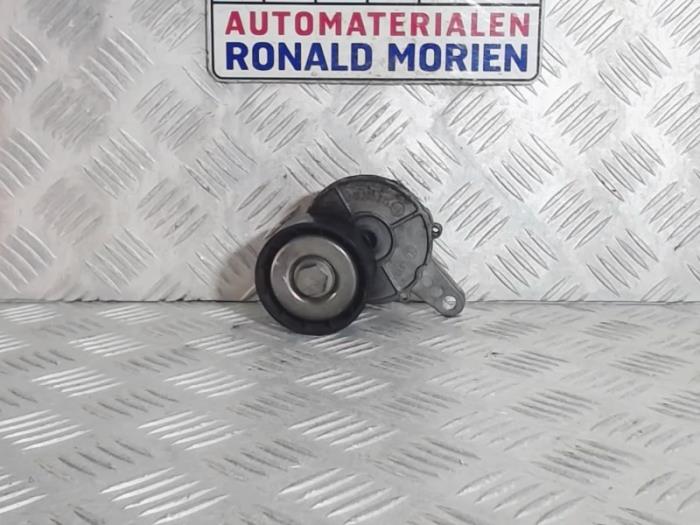 Usados Rodillo tensor correa múltiple Volkswagen Polo VI (AW1) 1.6 TDI 16V 95 Precio € 20,00 Norma de margen ofrecido por Automaterialen Ronald Morien B.V.