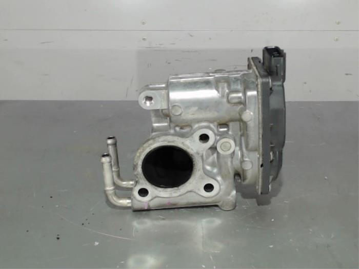 EGR valve from a Toyota Avensis (T27) 2.0 16V D-4D-F 2014